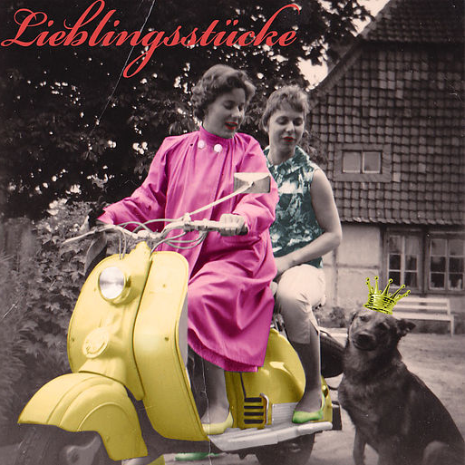 Lieblingsstücke Reekers in Salzbergen – Vintage-Vespa mit zwei Frauen vor dem Laden, Mode, Floristik und Wohndesign
